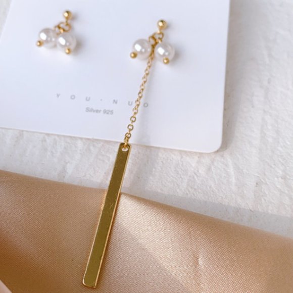 Pearl  Gold plated Tassel Earrings - Picture 2 of 4